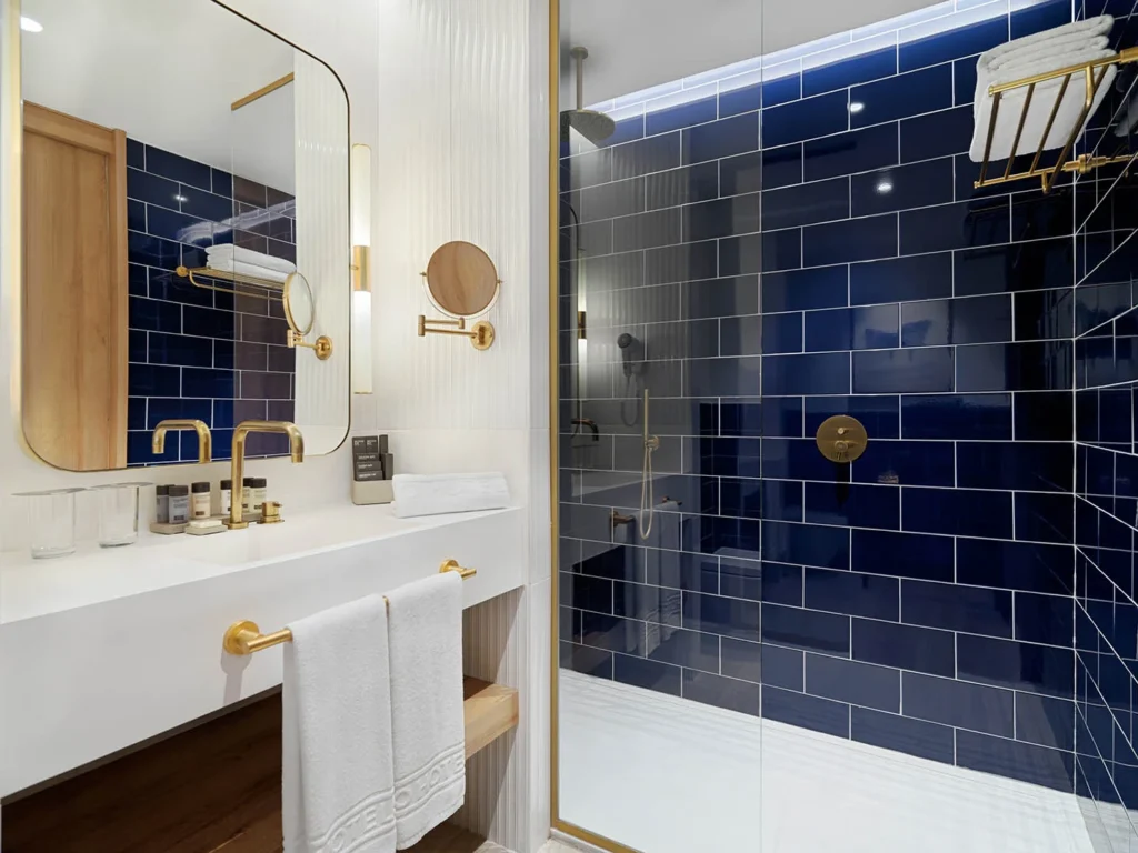 sonia-bath-custom-projects-h10-porto-poniente-gold