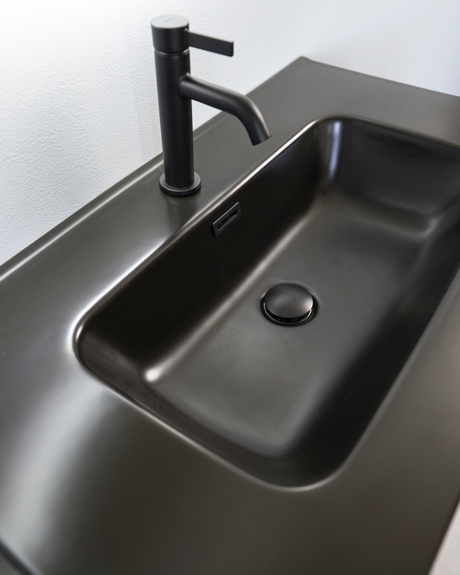 Duomo-Mobiliario-modular-bano-black-negro-lavabo-sx7