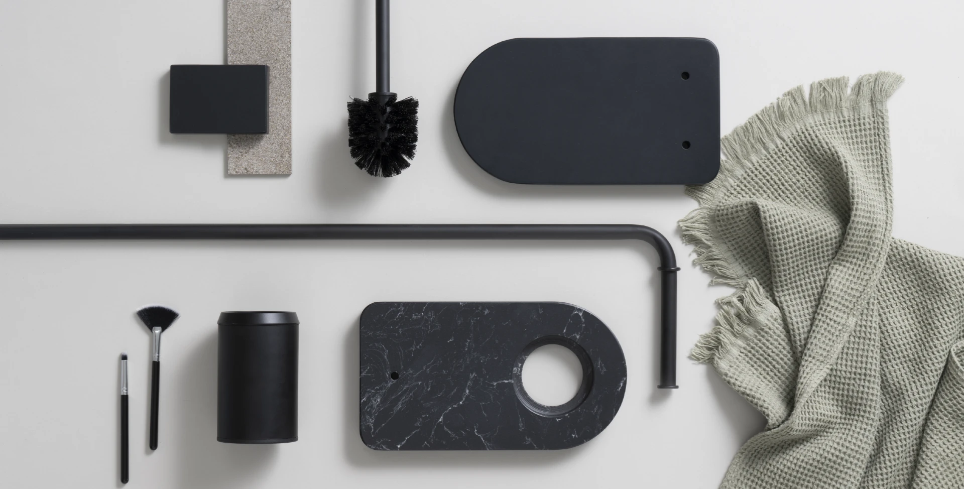 Sonia-bath-Nomad-freestanding-toallero-portarrollos-escobillero-marquina-stone-black