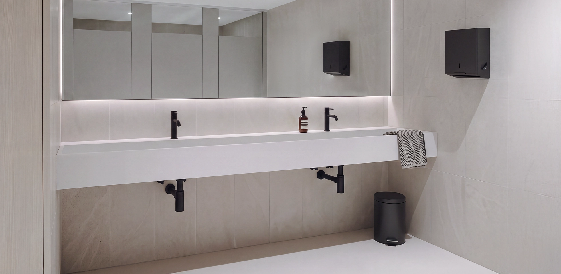 alma-mx15-Mobiliario-lavabo-voladizo-blanco-contract-hotel-restaurante